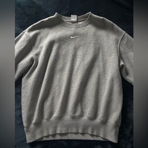 Women’s Nike oversized crewneck - size S